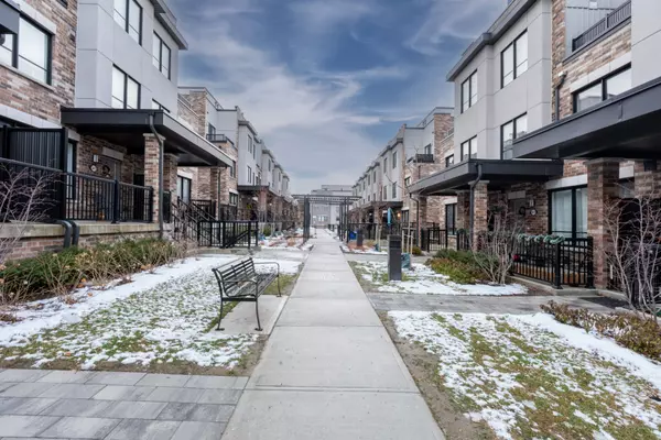 Bradford West Gwillimbury, ON L3Z 4M3,60 Baynes WAY #10