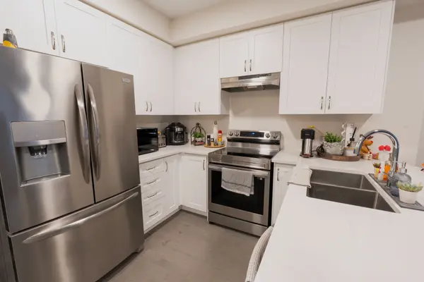 Bradford West Gwillimbury, ON L3Z 4M3,60 Baynes WAY #10