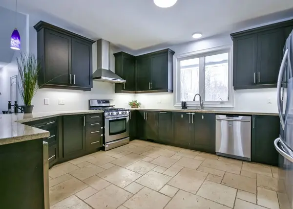 Oro-medonte, ON L3V 6H2,8 Merrington AVE