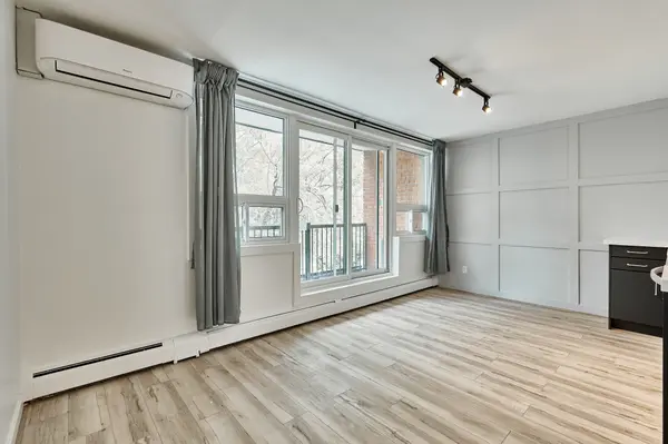 Toronto W03, ON M6N 4L1,291 Scarlett RD #303