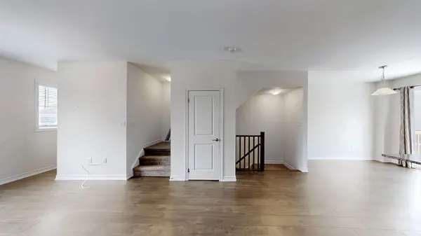 Hamilton, ON L8K 5J3,18 Hibiscus LN