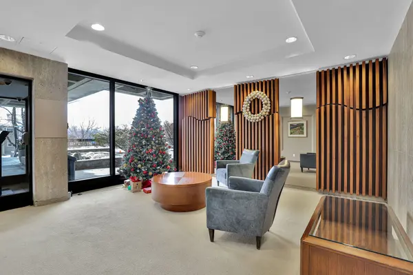 Britannia - Lincoln Heights And Area, ON K2P 7Y8,265 Poulin AVE #708