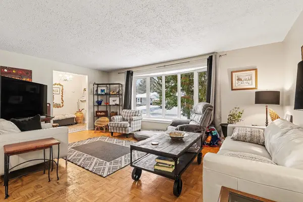 Blackburn Hamlet, ON K1B 4B5,15 Wedgewood CRES