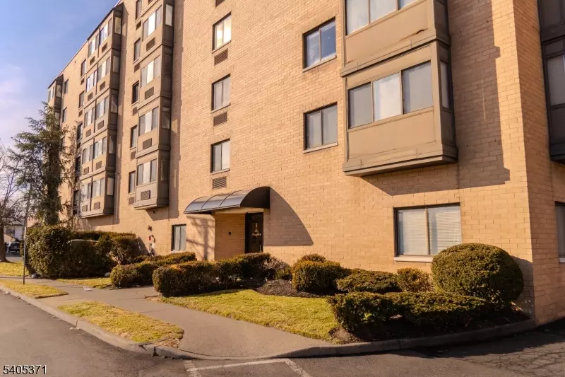 Hackensack City, NJ 07601,5 Linden St #2H