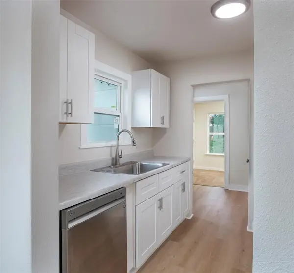 Dallas, TX 75211,628 S westmoreland Road