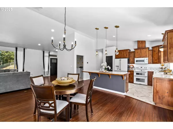 Cottage Grove, OR 97424,2187 E MADISON AVE