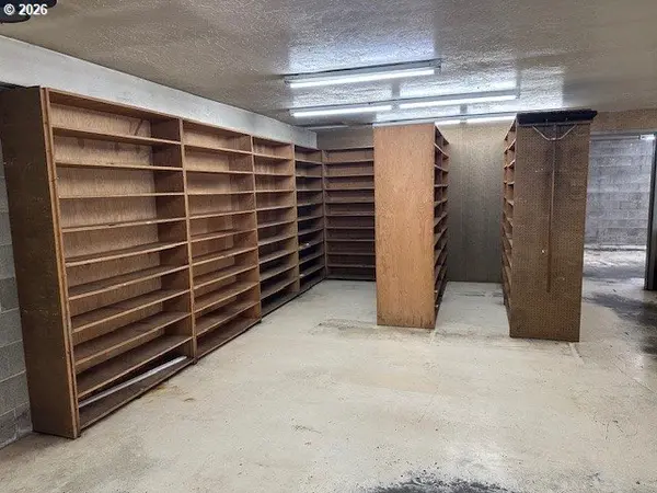 1120 S BROADWAY, Coos Bay, OR 97420