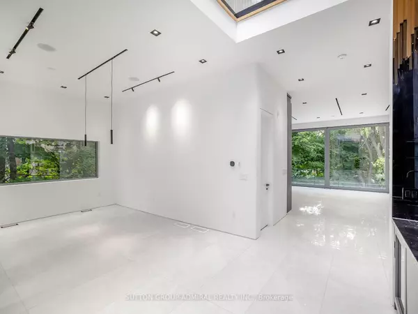 Toronto C04, ON M5N 2N7,157 Old Forest Hill RD