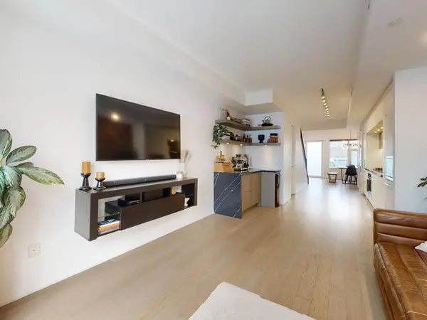 Toronto C01, ON M6H 0B8,138 St Helens AVE #TH111