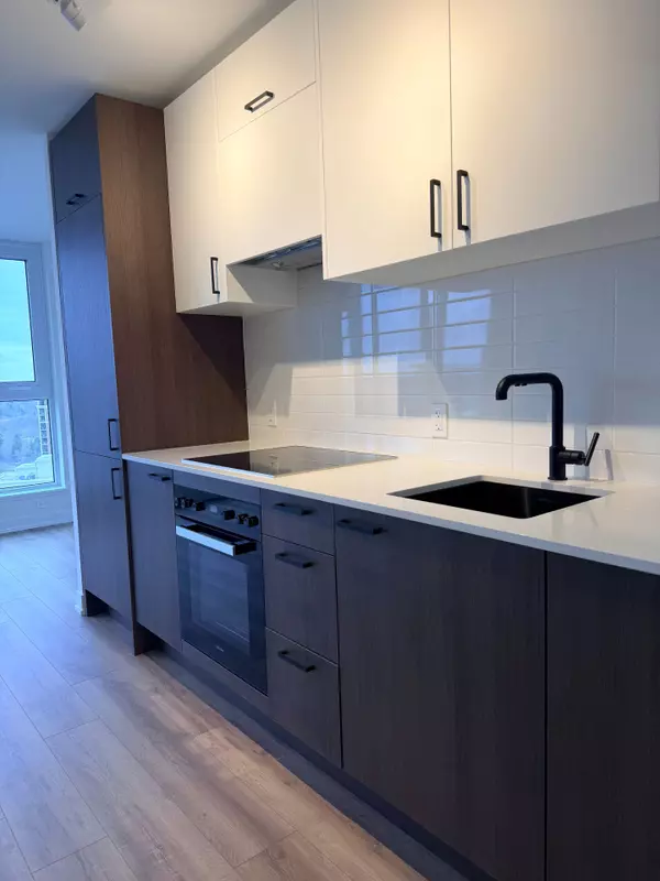 Toronto C13, ON M3C 1H7,1 Quarrington LN #2016