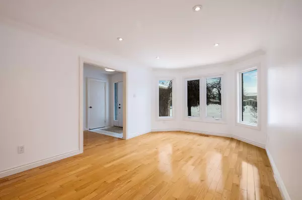 Newmarket, ON L3X 1C9,427 Mathews CT