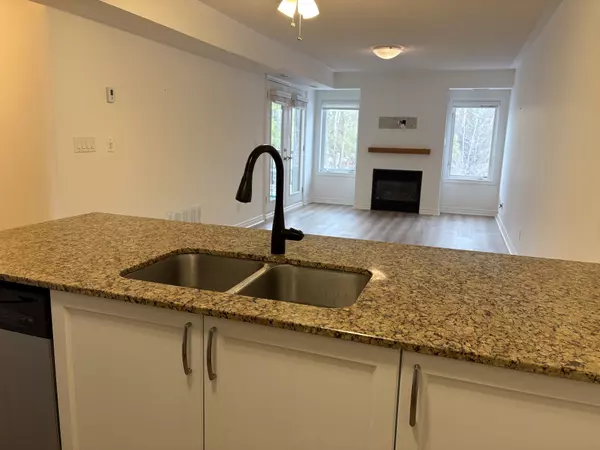 Collingwood, ON L9Y 0X4,3 BRANDY LANE DR #202