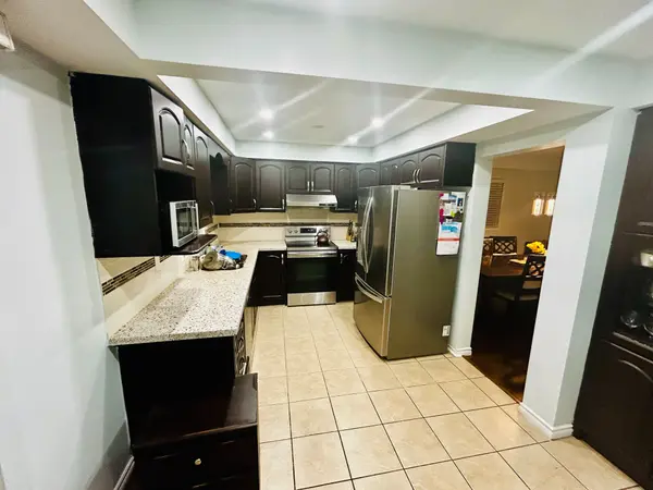 Mississauga, ON L5N 6M8,3035 Dalehurst DR #Upper