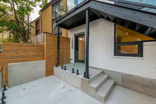 Toronto W03, ON M6H 2G9,1250 Davenport AVE #1