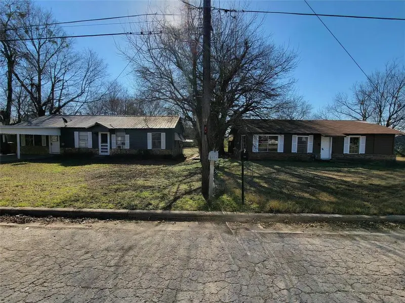 1304/1306 West End Avenue, Clarksville, TX 75426