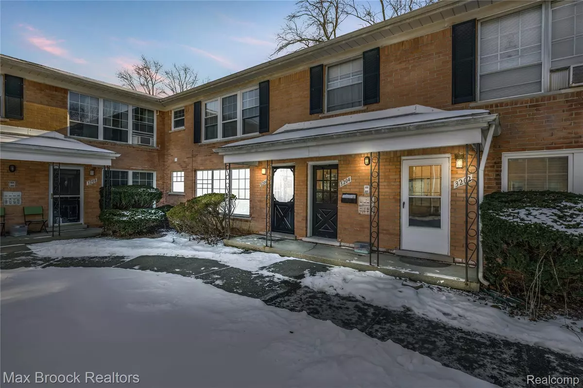 Royal Oak, MI 48073,3206 Shenandoah DR