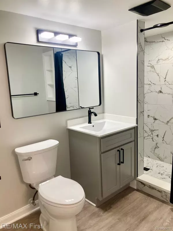 Royal Oak, MI 48067,611 Fairgrove AVE