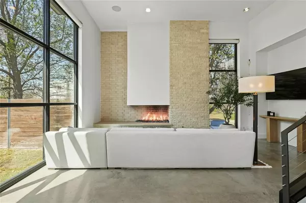 Dallas, TX 75243,6 Vanguard Way