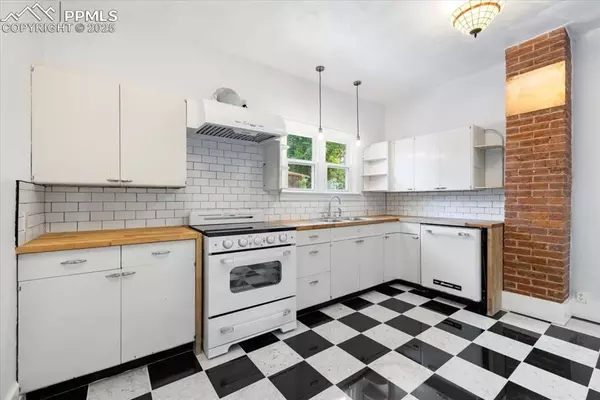 Manitou Springs, CO 80829,125 Ruxton AVE