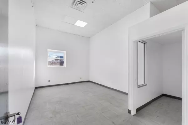 Newark City, NJ 07105,43 Merchant St