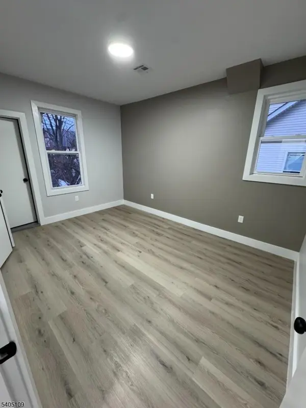 Newark City, NJ 07108,859 S 16Th St #2