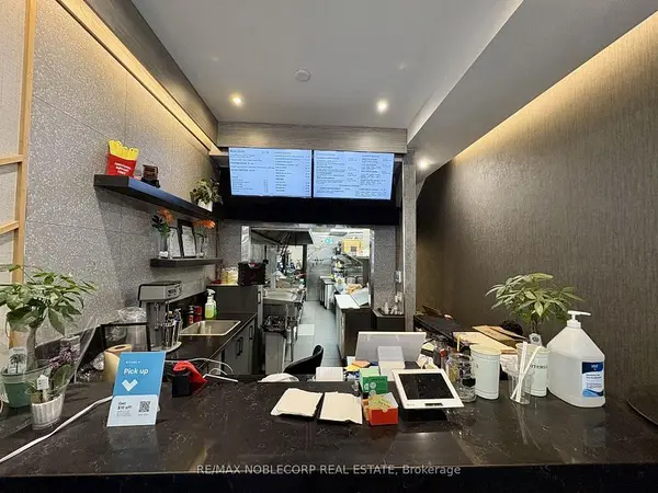 Toronto C01, ON M6J 1E6,671 Queen ST W