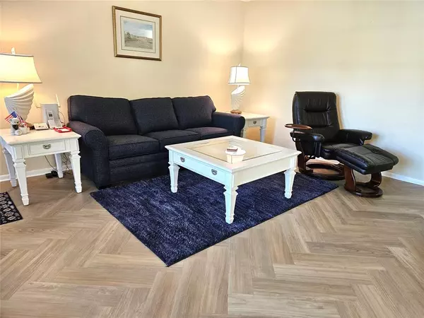 Vero Beach, FL 32962,9 Vista Gardens Trl #106