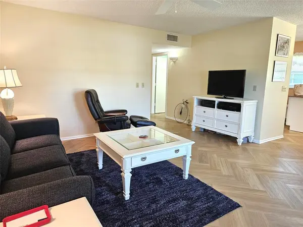 Vero Beach, FL 32962,9 Vista Gardens Trl #106