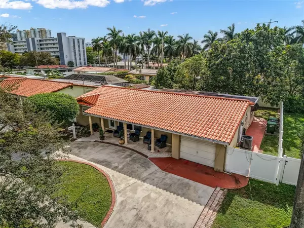 Hallandale Beach, FL 33009,1032 NE 4th Ct