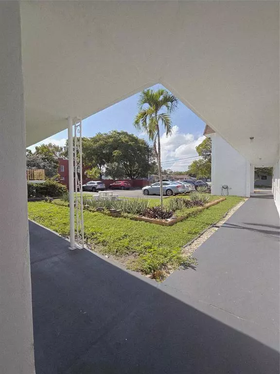 Hollywood, FL 33020,1007 N 19th Ave #4