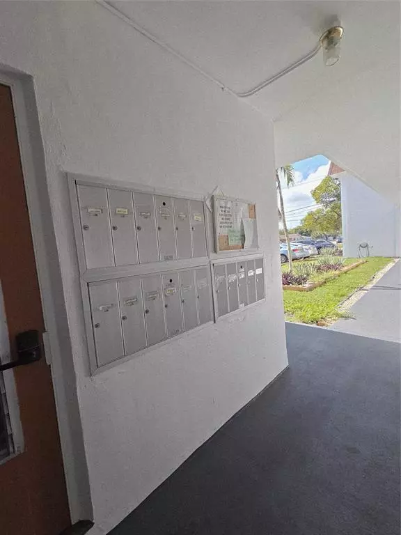 Hollywood, FL 33020,1007 N 19th Ave #4