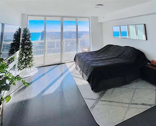 Hallandale Beach, FL 33009,1830 S Ocean Dr #4905