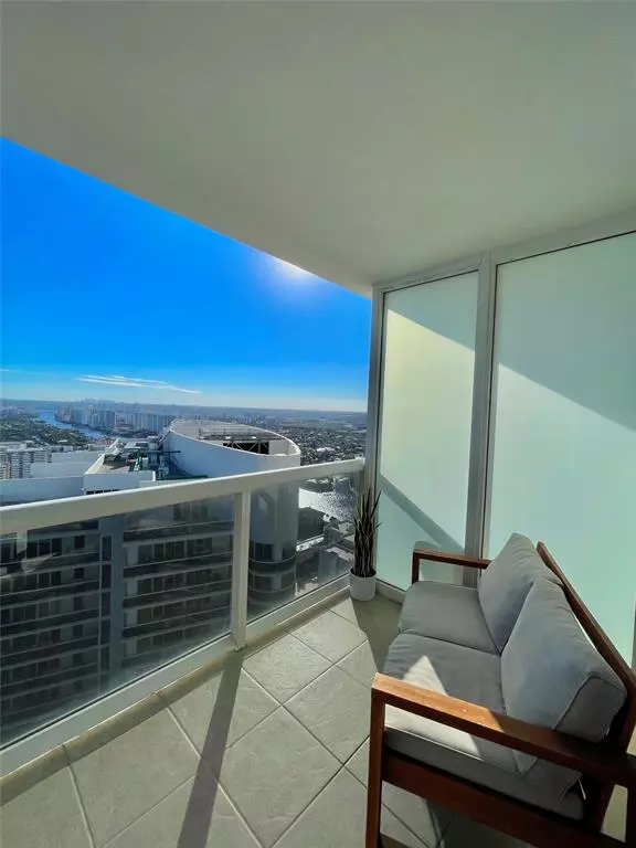 Hallandale Beach, FL 33009,1830 S Ocean Dr #4905