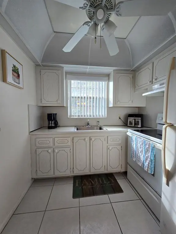 Deerfield Beach, FL 33442,148 Tilford G #148