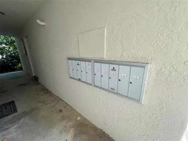 Hollywood, FL 33020,2622 Johnson St