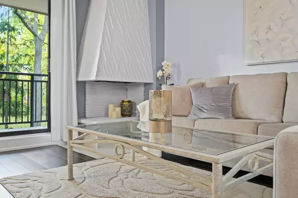 Aurora, ON L4G 1N8,15390 Yonge ST #203