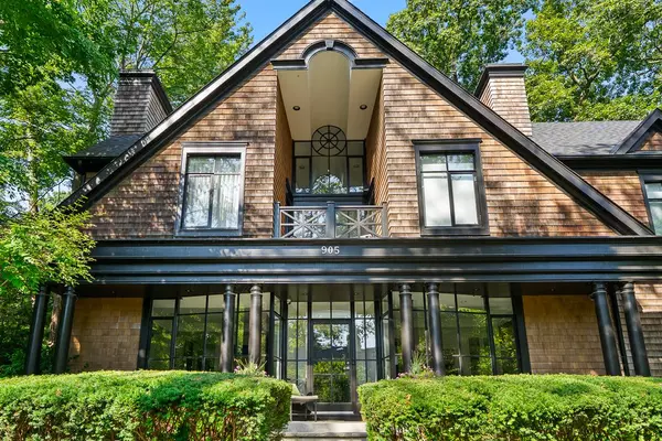 Mississauga, ON L5H 2Y3,905 Sangster AVE