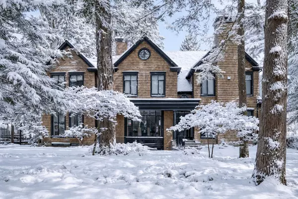 Mississauga, ON L5H 2Y3,905 Sangster AVE