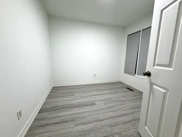 Mississauga, ON L5V 1S9,5246 Alicante ST #Upper