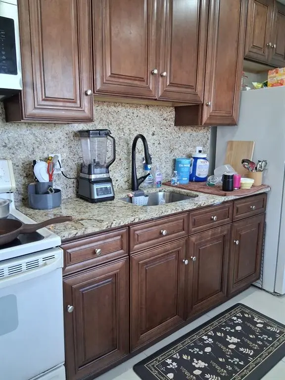 Dania Beach, FL 33004,338 SW 15th St #338