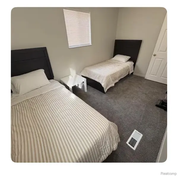 6431 CENTRALIA ST, Dearborn Heights, MI 48127