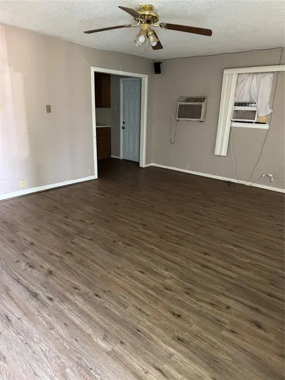 Quanah, TX 79252,407 W 12th Street