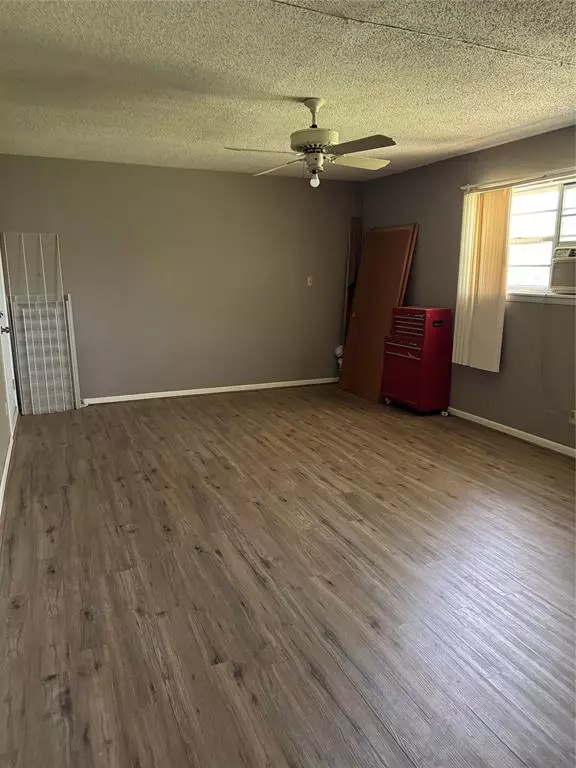 Quanah, TX 79252,407 W 12th Street