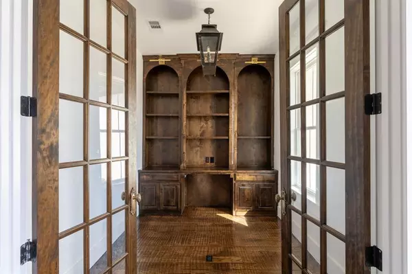 Azle, TX 76020,704 Glade Park Court