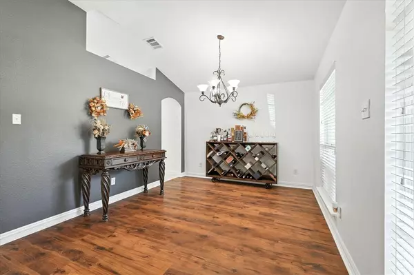 Denton, TX 76208,6013 Photinia Avenue