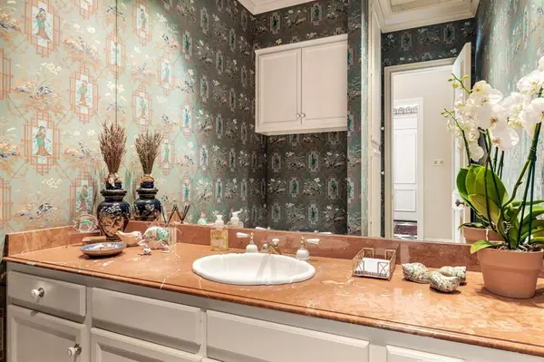 Dallas, TX 75225,17 Stonecourt Circle