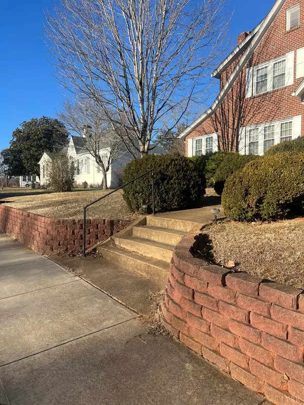 Altavista, VA 24517,1405 Bedford AVE