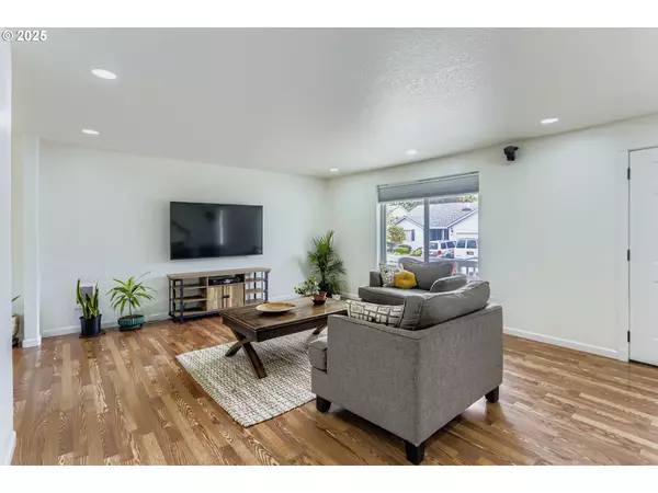 Mc Minnville, OR 97128,280 NW COUNTRY CT