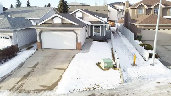 215 Hidden Vale PL NW,  Calgary,  AB T3A5C5