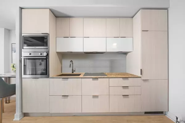 Toronto C01, ON M5V 1X2,318 Richmond ST W #1611